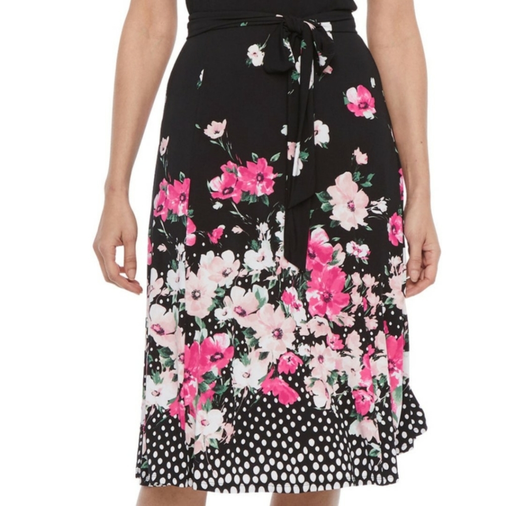 🆕️➕ Black Label 💜 Floral Dress - Picture 5 of 6